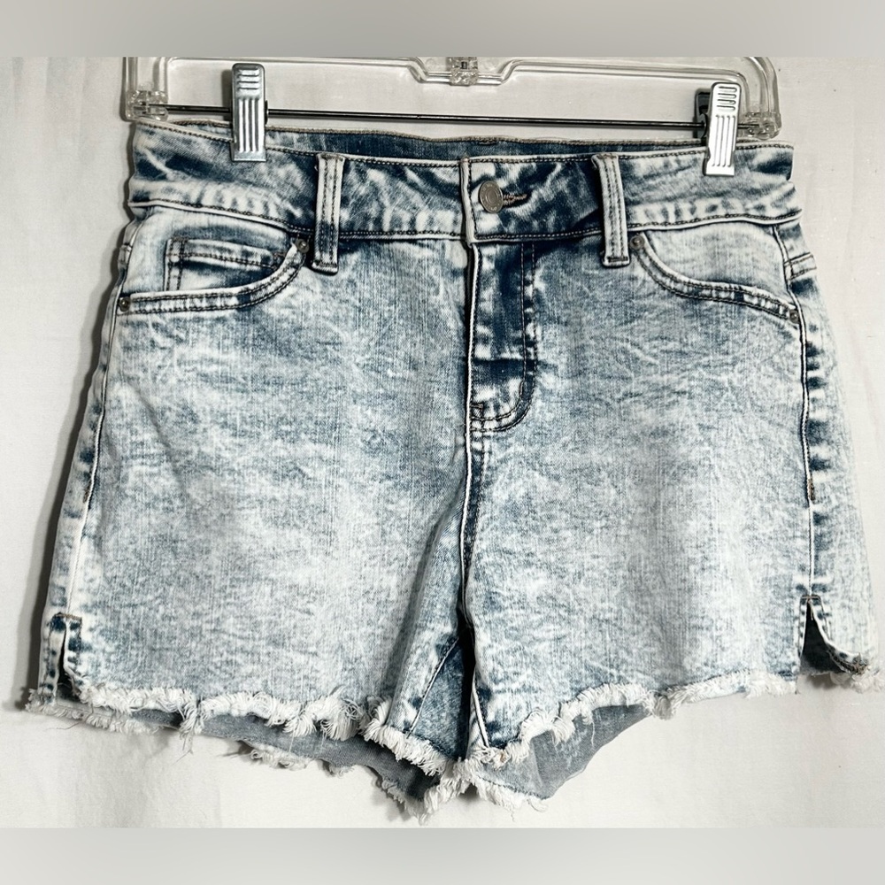WOMENS SIZE 2 HIGH RISE STRETCH DISTRESSED BLUE DENIM JEAN TIME & TRU SHORTS